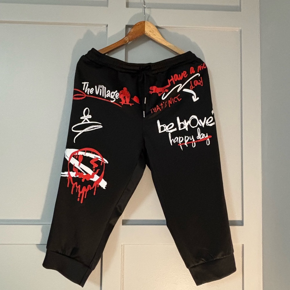 Mens Black Graphic Cropped Jogger shorts - Picture 3 of 10